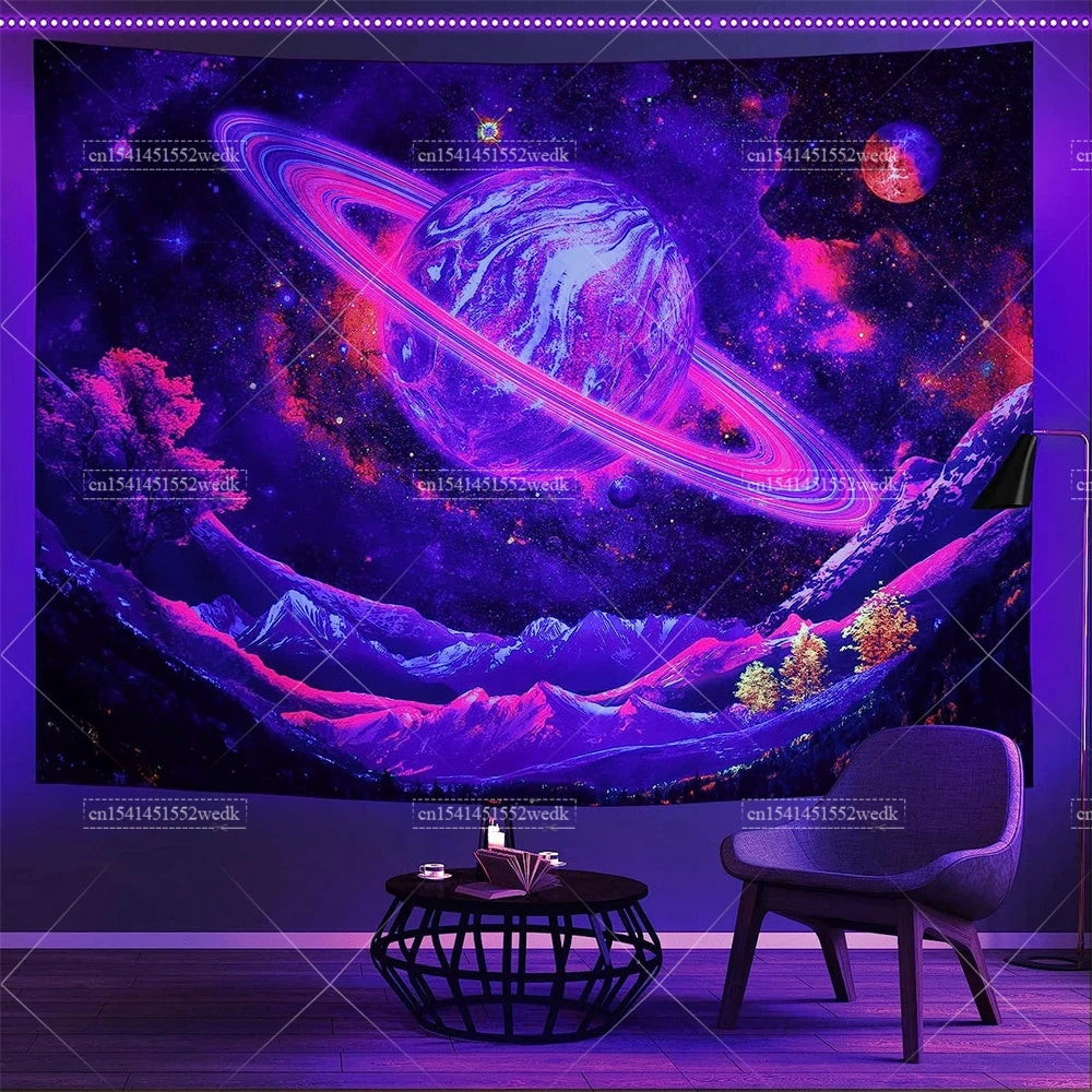 Tapisserie Murale Cosmos Néon - Planète à Anneaux & Paysage Futuriste