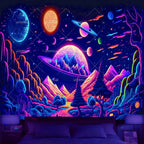 Tapisserie Murale Cosmos Néon - Planète à Anneaux & Paysage Futuriste